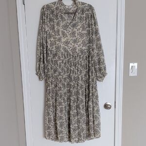 Uniqlo Floral Long Sleeve Dress in Cream and Blue